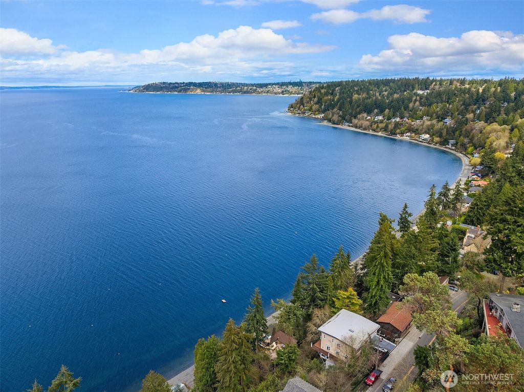 Photo of 16523 Maplewild Avenue SW, Burien, WA 98166 (MLS # 2381136)