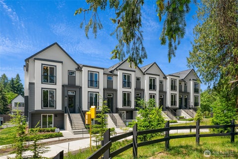 Photo of 417 Parkside Walk Walk, Sammamish, WA 98074 (MLS # 2552563)