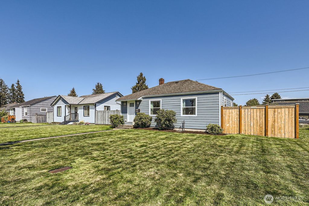 Photo of 1815 Pine St St, Everett, WA 98201 (MLS # 2365958)