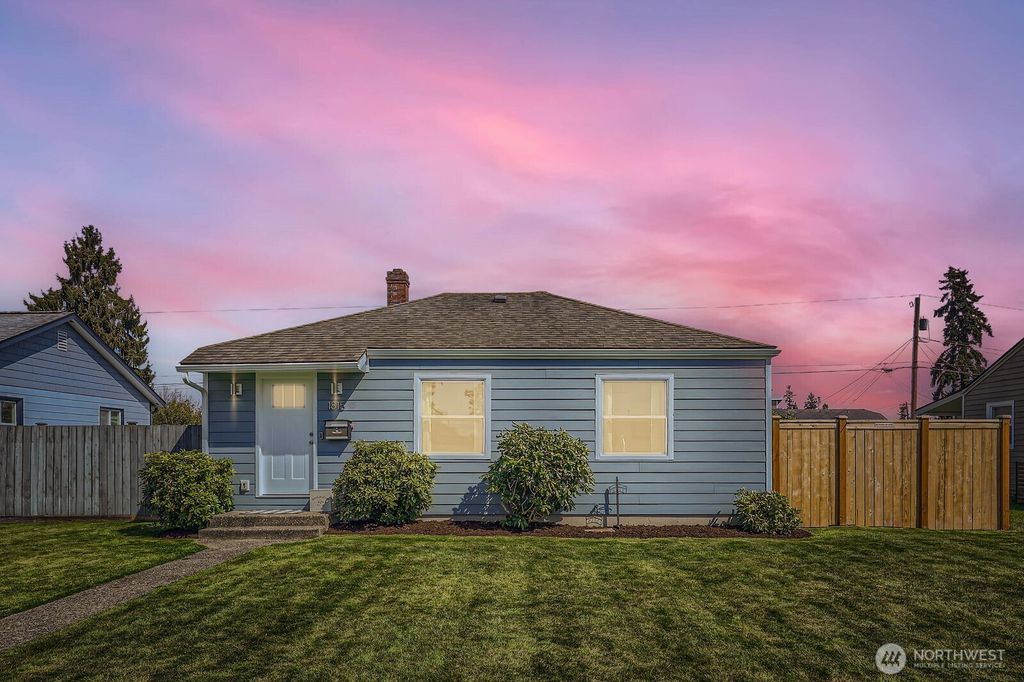 Photo of 1815 Pine St St, Everett, WA 98201 (MLS # 2365958)
