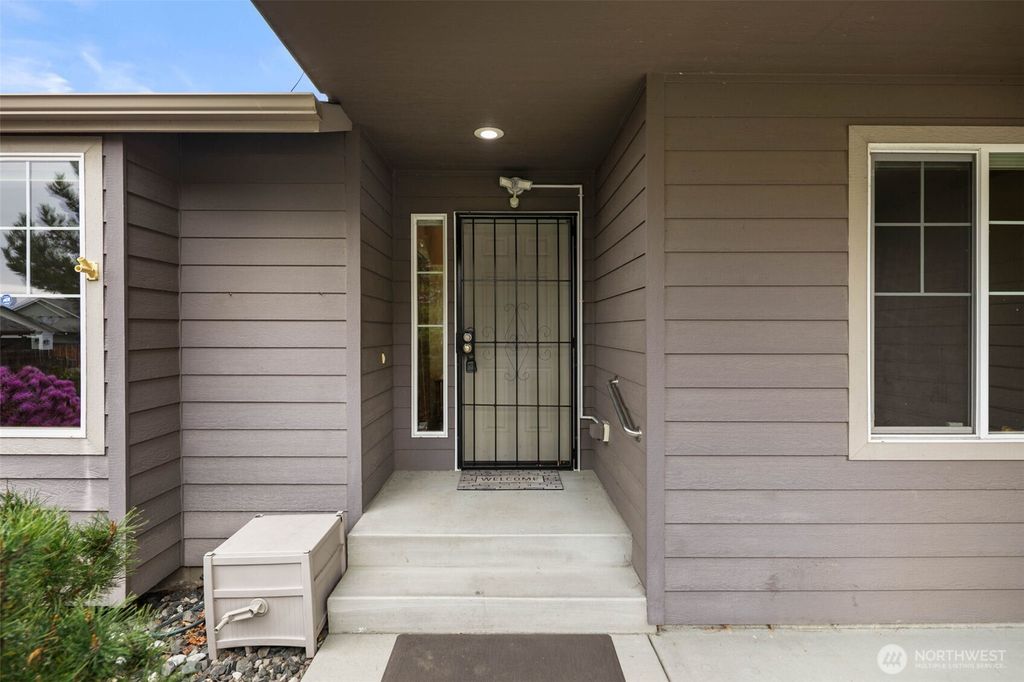 Photo of 2095 Lasso Drive Dr, Wenatchee, WA 98801 (MLS # 2502746)