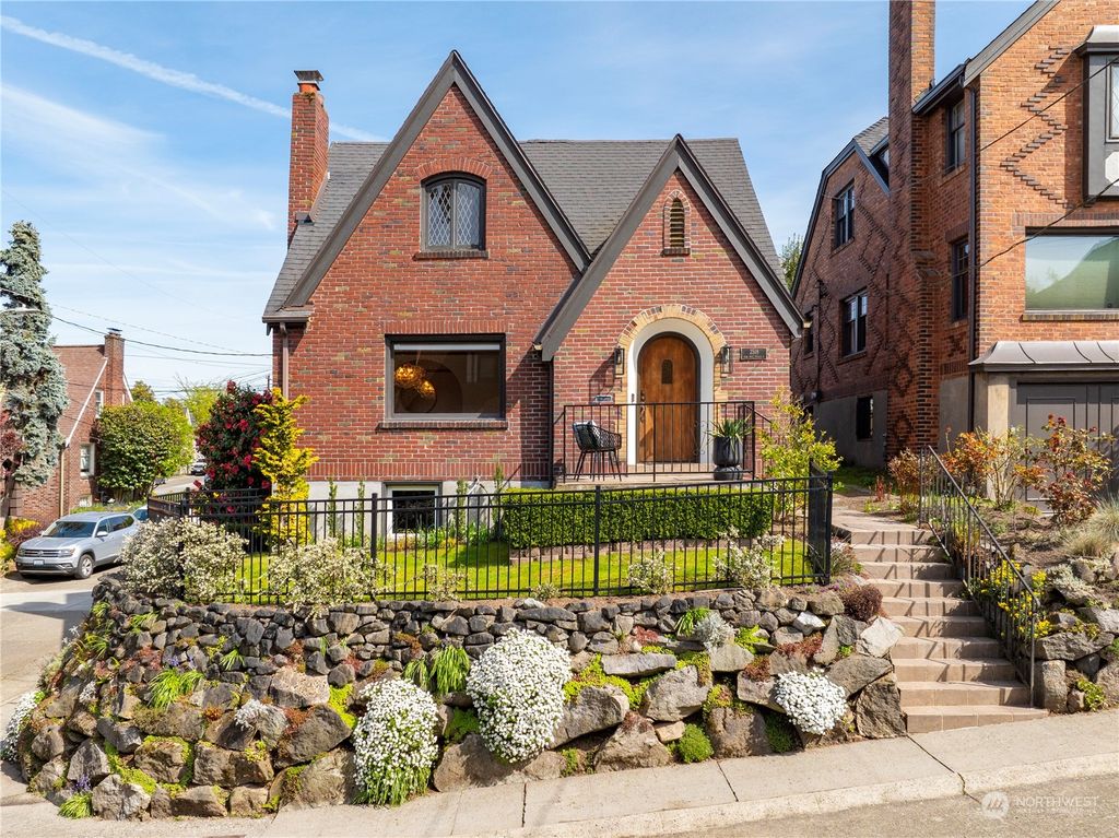 Photo of 2518 Nob Hill Place N, Seattle, WA 98109 (MLS # 2218925)