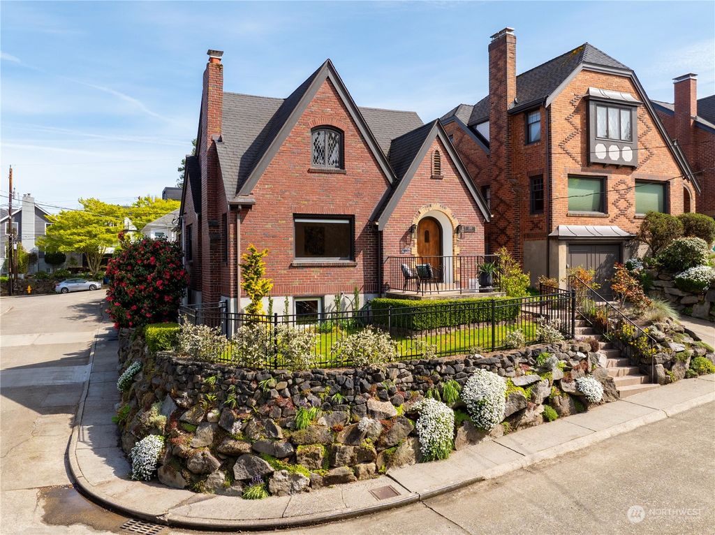 Photo of 2518 Nob Hill Place N, Seattle, WA 98109 (MLS # 2218925)