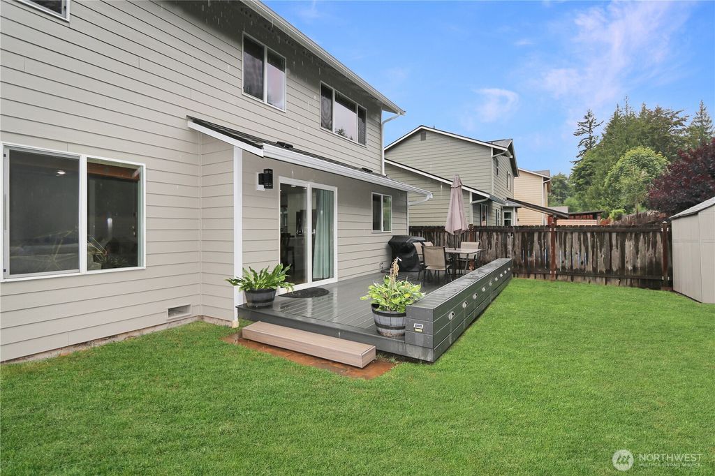 Photo of 805 Darwins Way, Granite Falls, WA 98252 (MLS # 2422435)