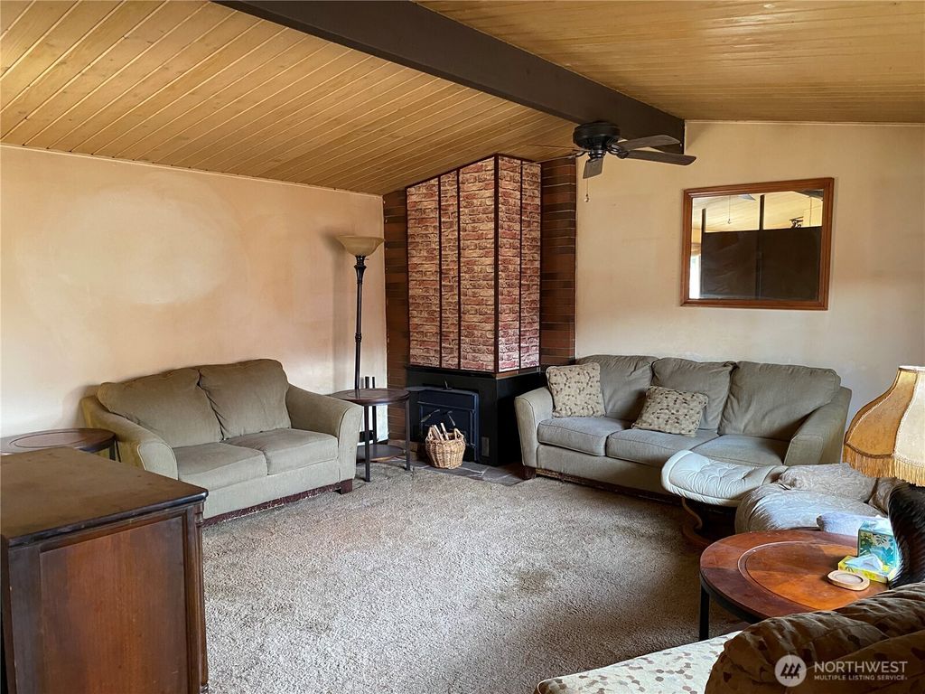 Photo of 122 N McKinley Street, Burlington, WA 98233 (MLS # 2507053)