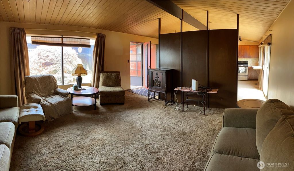 Photo of 122 N McKinley Street, Burlington, WA 98233 (MLS # 2507053)