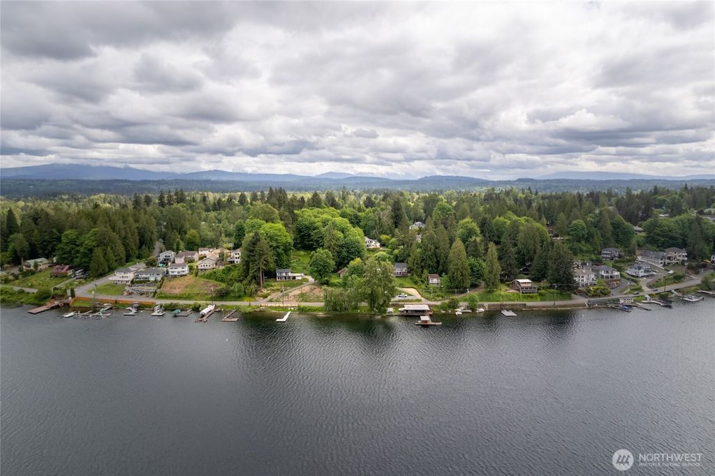 Photo of 113 E Lake Stevens Road, Lake Stevens, WA 98258 (MLS # 2392683)