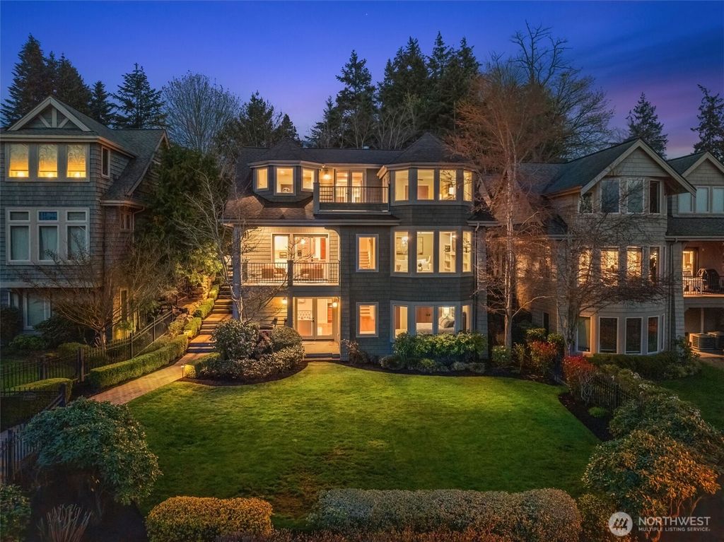 Photo of 11010 101st Place NE, Kirkland, WA 98033 (MLS # 2344434)