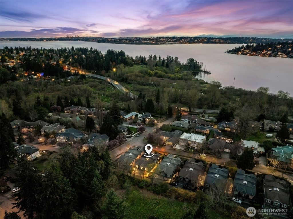 Photo of 11010 101st Place NE, Kirkland, WA 98033 (MLS # 2344434)