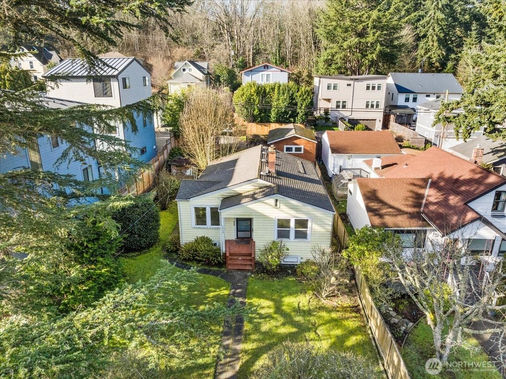 Photo of 3835 35th Avenue W, Seattle, WA 98199 (MLS # 2472507)