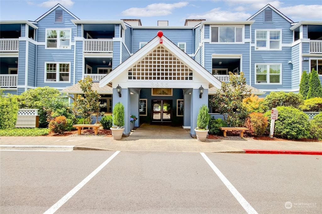 Photo of 3935 226th Place SE #308, Issaquah, WA 98029 (MLS # 2205969)