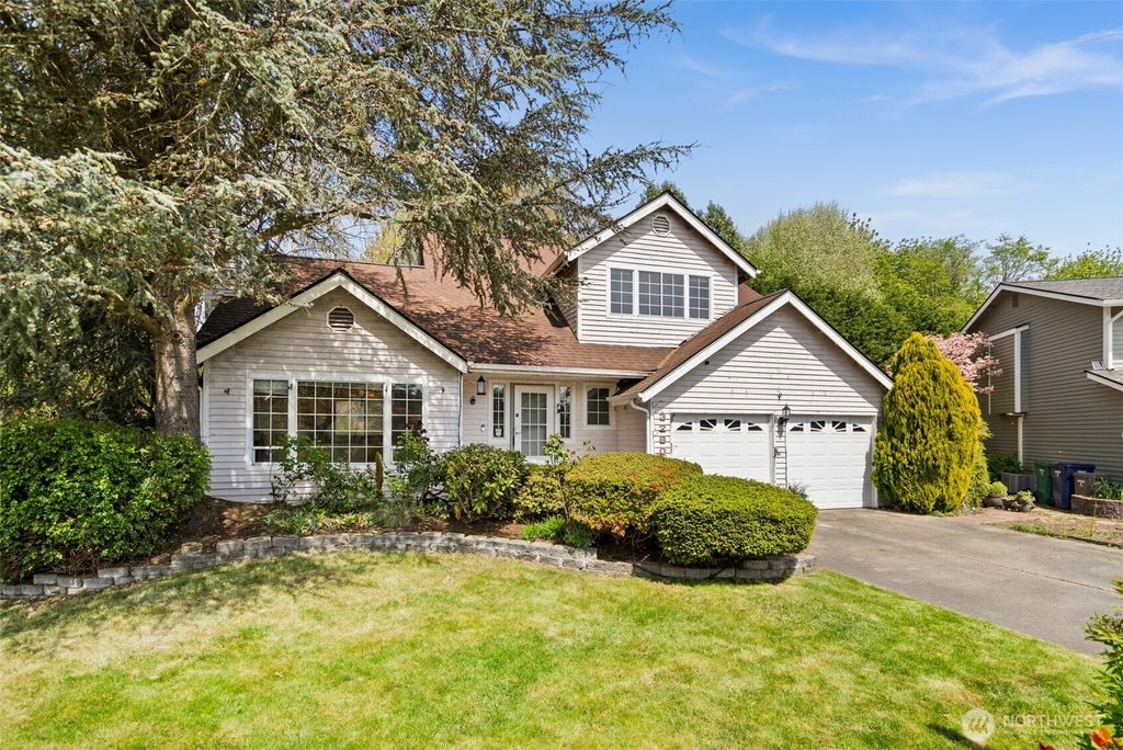 Photo of 32603 46th Court SW, Federal Way, WA 98023 (MLS # 2367433)