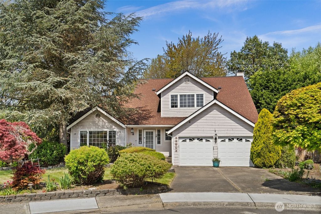 Photo of 32603 46th Court SW, Federal Way, WA 98023 (MLS # 2367433)