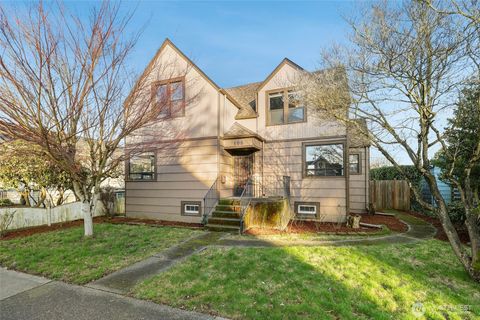 Photo of 108 F Street SE, Auburn, WA 98002 (MLS # 2479621)