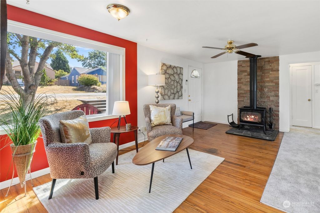 Photo of 16615 35th Avenue S, SeaTac, WA 98188 (MLS # 2148575)