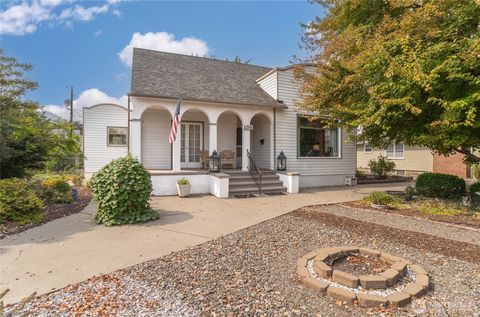 Photo of 106 N Franklin Avenue, Wenatchee, WA 98801 (MLS # 2432170)