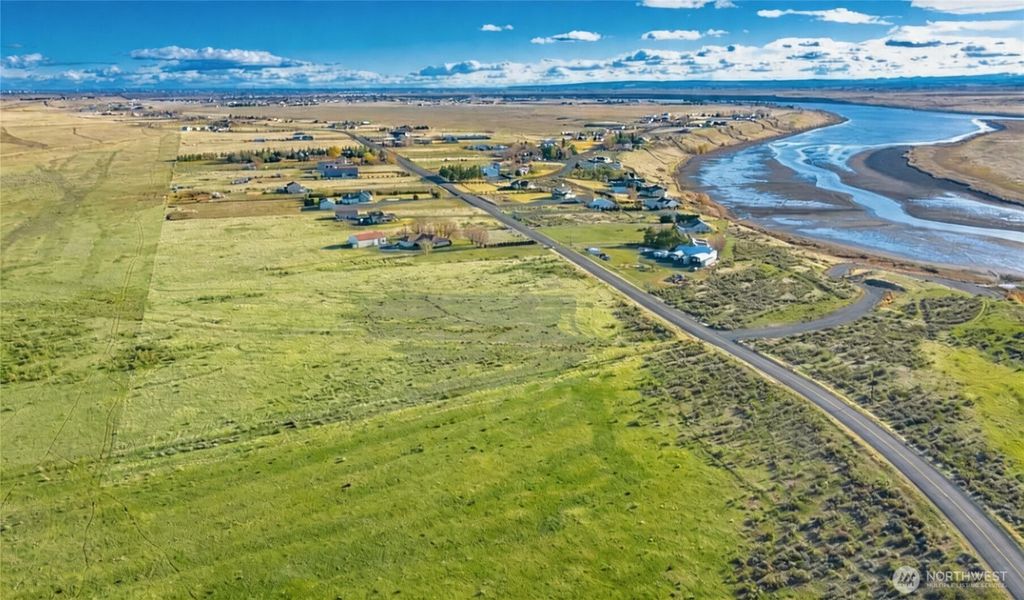 Photo of 9989 NE Neppel Road, Moses Lake, WA 98837 (MLS # 2513315)