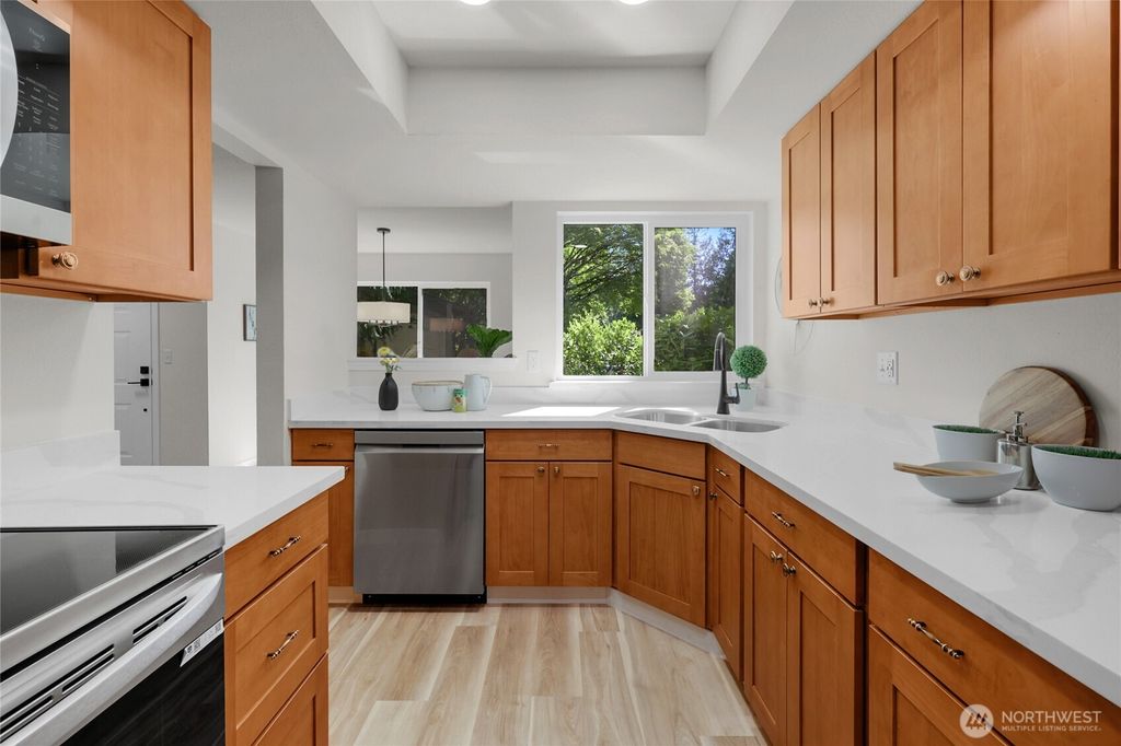 Photo of 12707 NE 130th Court #B102, Kirkland, WA 98034 (MLS # 2382254)