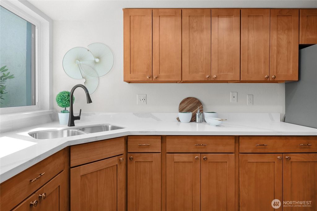 Photo of 12707 NE 130th Court #B102, Kirkland, WA 98034 (MLS # 2382254)