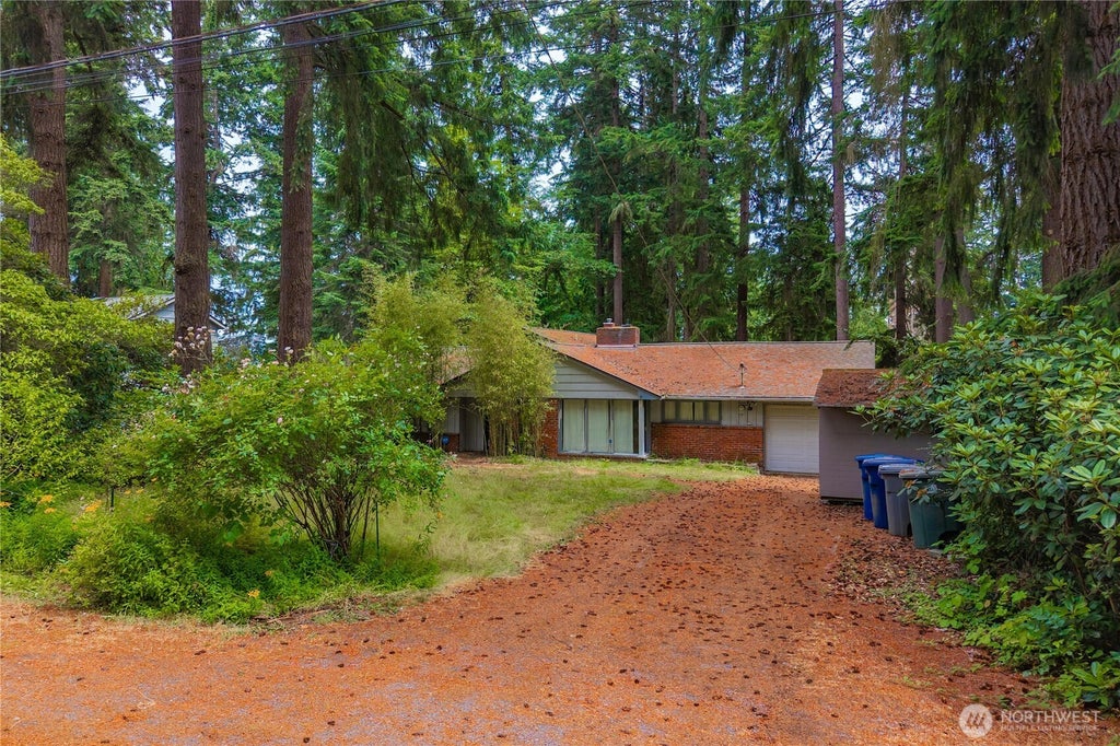 Photo of 16030 33rd Avenue NE, Lake Forest Park, WA 98155 (MLS # 2552915)