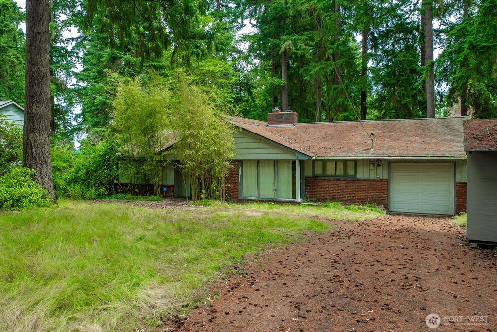 Photo of 16030 33rd Avenue NE, Lake Forest Park, WA 98155 (MLS # 2552915)