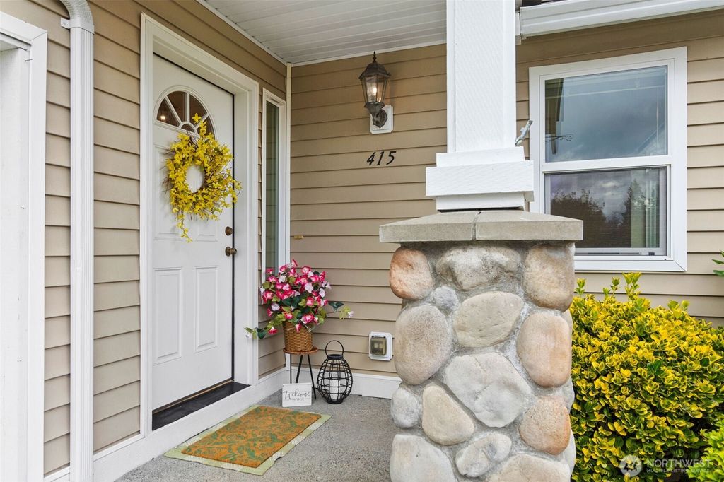 Photo of 415 Yauger Way NW, Olympia, WA 98502 (MLS # 2447961)