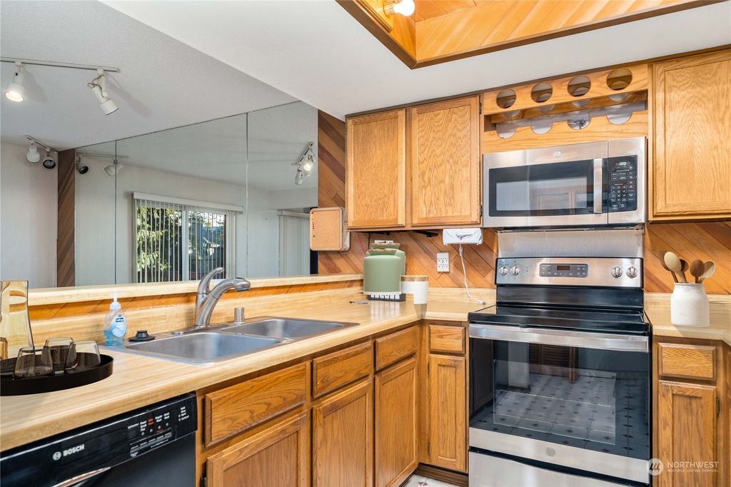 Photo of 4730 SW 317th Lane #C, Federal Way, WA 98023 (MLS # 2180573)