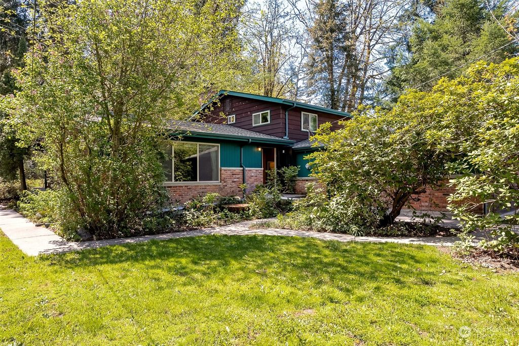 Photo of 15321 SE 224th Street, Kent, WA 98042 (MLS # 2056830)