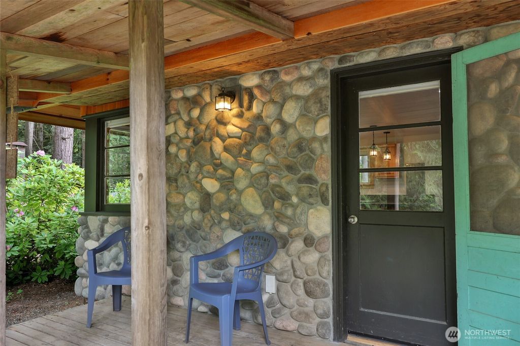 Photo of 19823 Canyon Drive, Granite Falls, WA 98252 (MLS # 2463845)