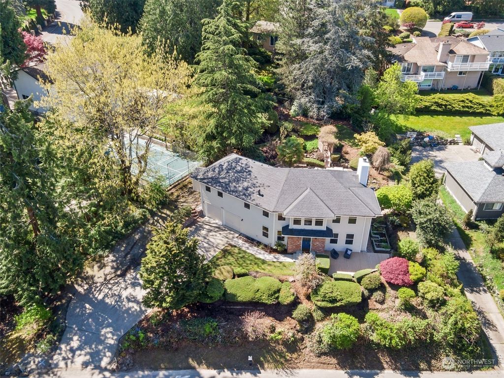 Photo of 2801 W Lake Sammamish Parkway NE, Redmond, WA 98052 (MLS # 2225912)