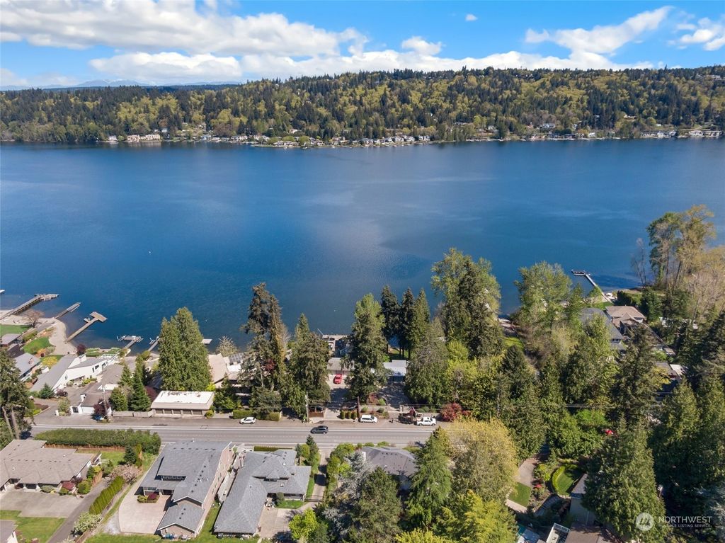 Photo of 2801 W Lake Sammamish Parkway NE, Redmond, WA 98052 (MLS # 2225912)
