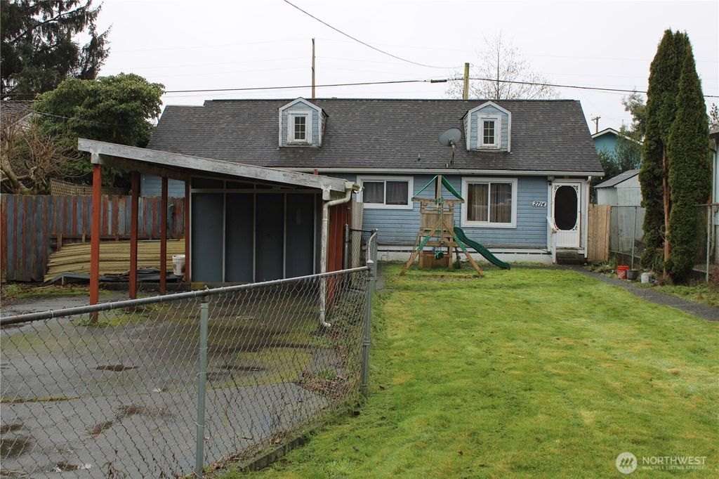Photo of 2714 Aberdeen Avenue, Hoquiam, WA 98550 (MLS # 2480900)