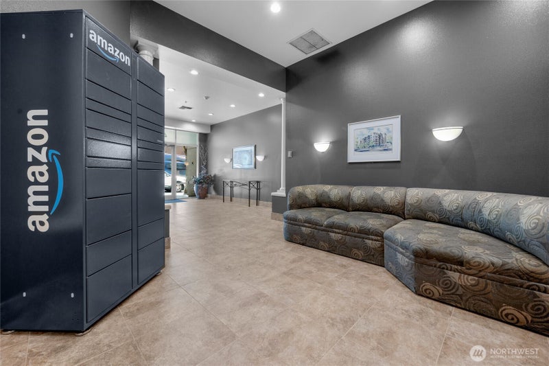 4343 Roosevelt Way NE 401