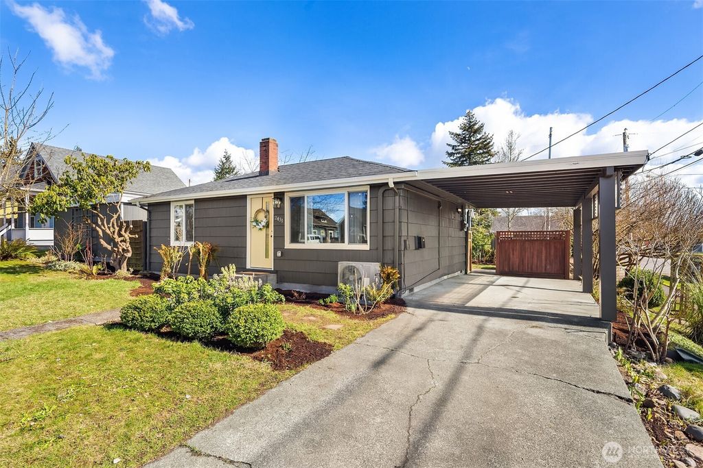 Photo of 2431 Harrison Avenue, Everett, WA 98201 (MLS # 2340810)