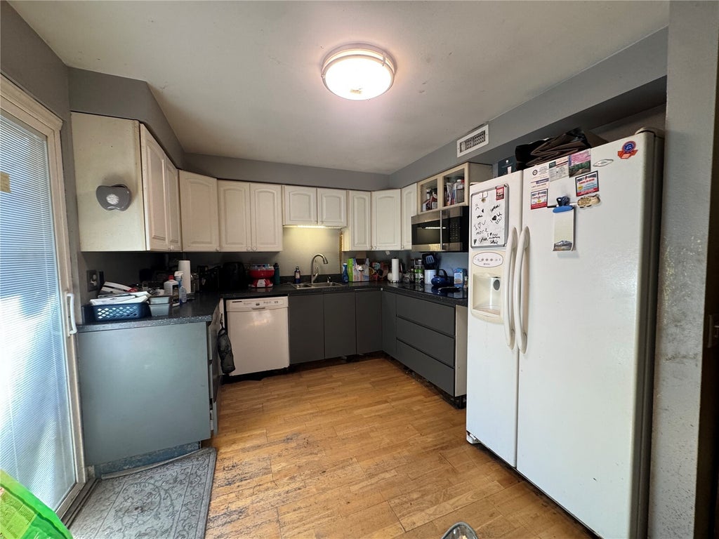 Photo of 2111 SE 21st Court, Renton, WA 98055 (MLS # 2597718)