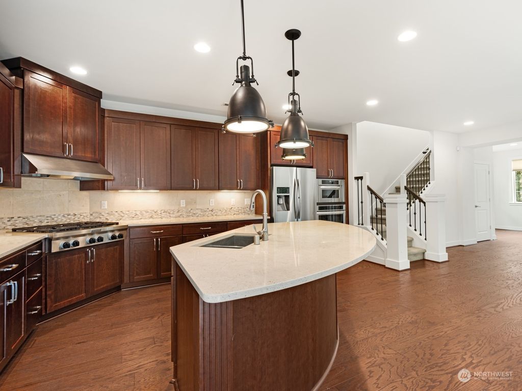Photo of 924 Pine Crest Cir Cir NE, Issaquah, WA 98029 (MLS # 2269794)
