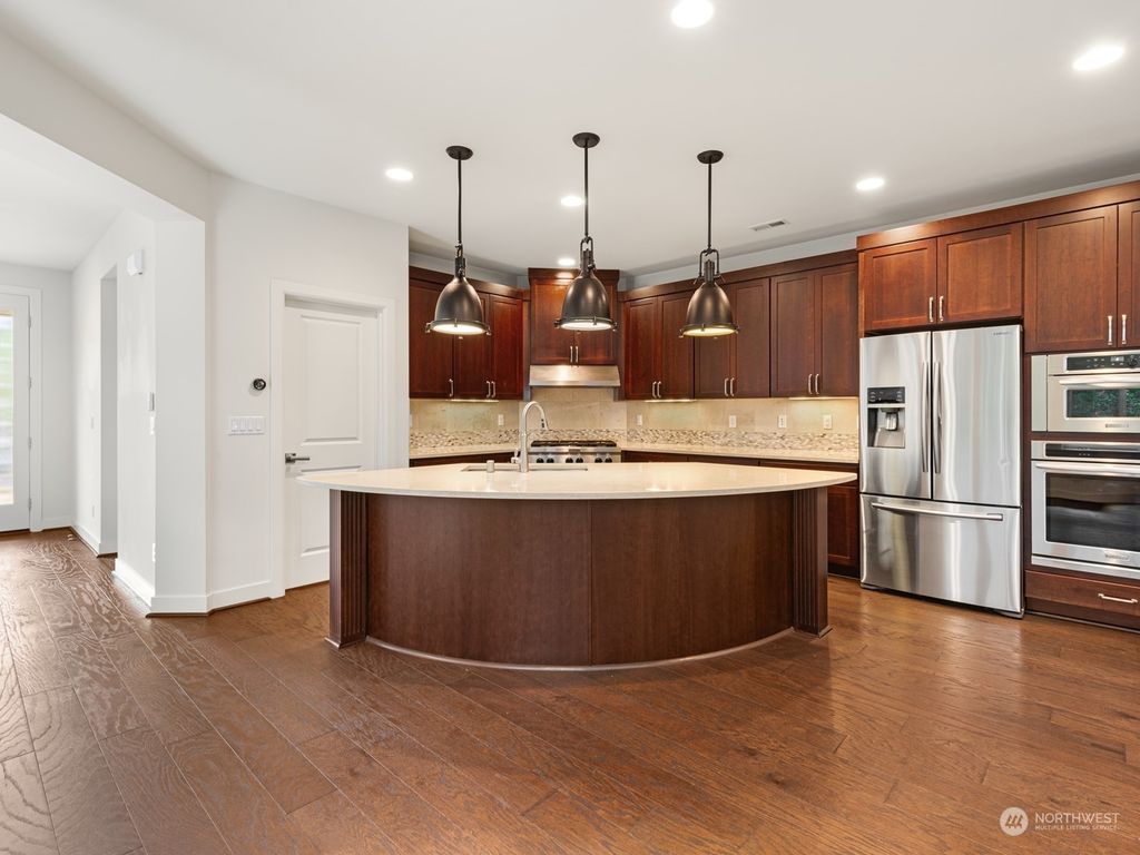 Photo of 924 Pine Crest Cir Cir NE, Issaquah, WA 98029 (MLS # 2269794)