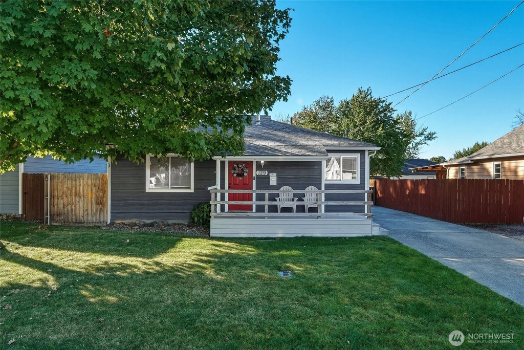 Photo of 129 Kenneth Street, Walla Walla, WA 99362 (MLS # 2591096)