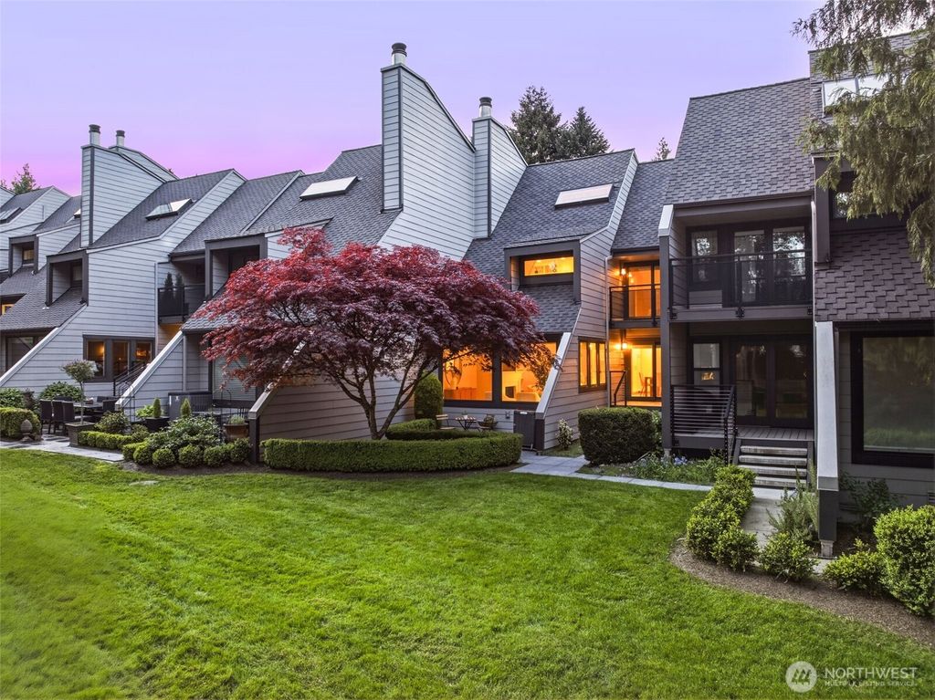 Photo of 10327 NE 19th Place, Bellevue, WA 98004 (MLS # 2528662)