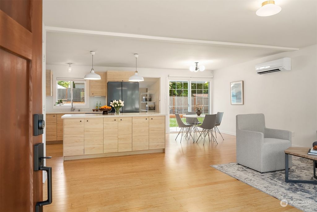 Photo of 11024 25th Avenue SW, Seattle, WA 98146 (MLS # 2266318)