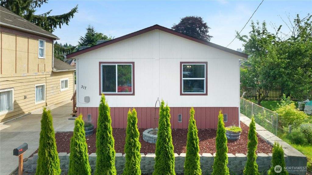 Photo of 317 M Street, Hoquiam, WA 98550 (MLS # 2536694)