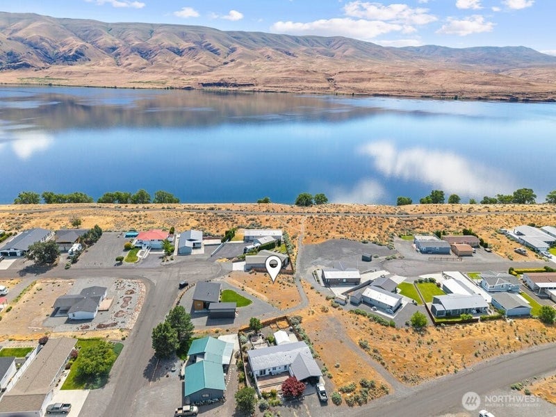 407 Island View SW