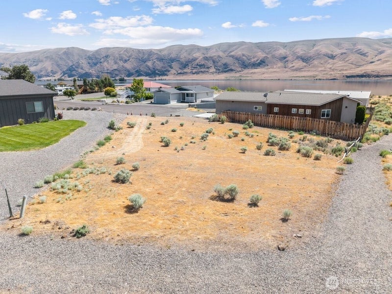 407 Island View SW