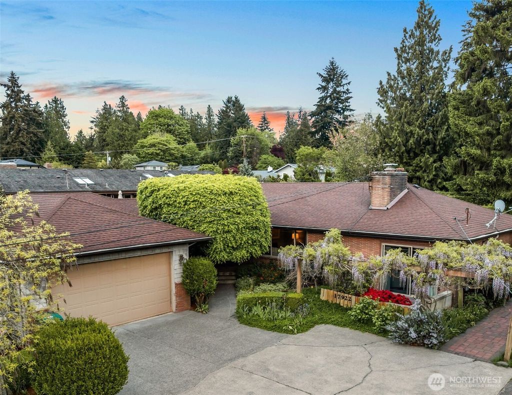 Photo of 17922 Marine View Drive SW, Normandy Park, WA 98166 (MLS # 2370924)
