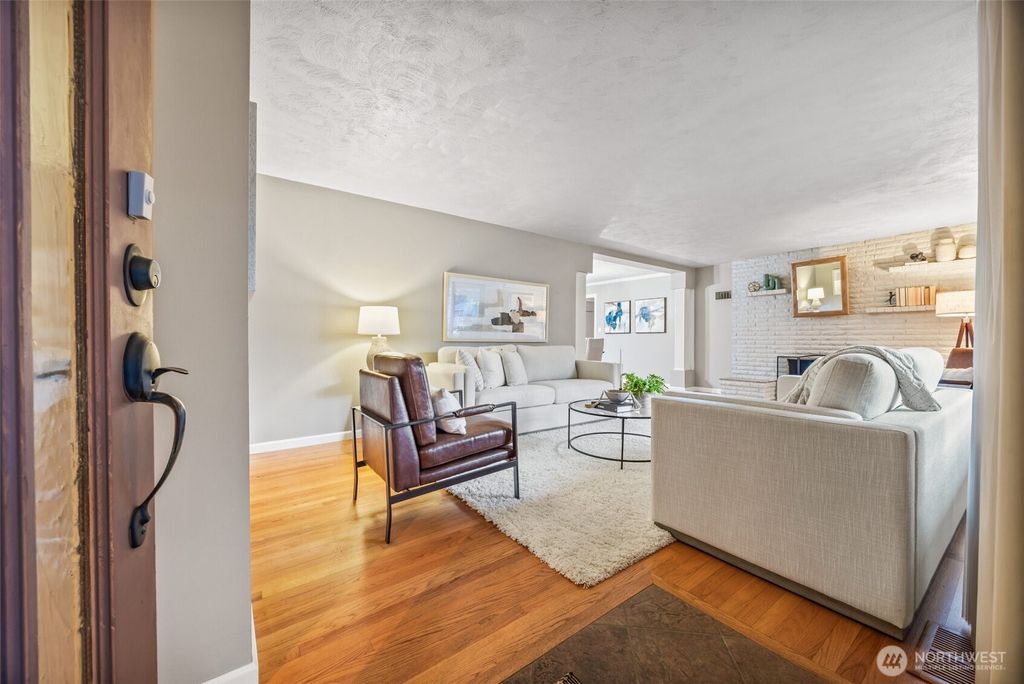Photo of 17922 Marine View Drive SW, Normandy Park, WA 98166 (MLS # 2370924)