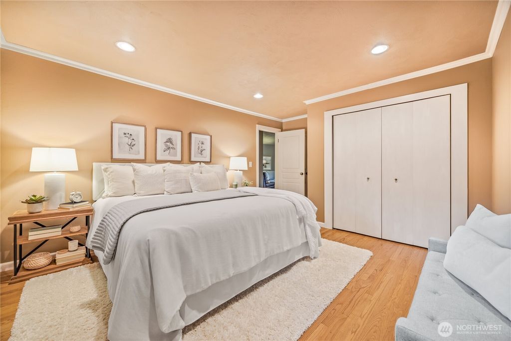 Photo of 17922 Marine View Drive SW, Normandy Park, WA 98166 (MLS # 2370924)