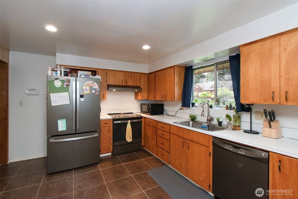 Photo of 2717 S Laurel Street, Port Angeles, WA 98362 (MLS # 2514100)