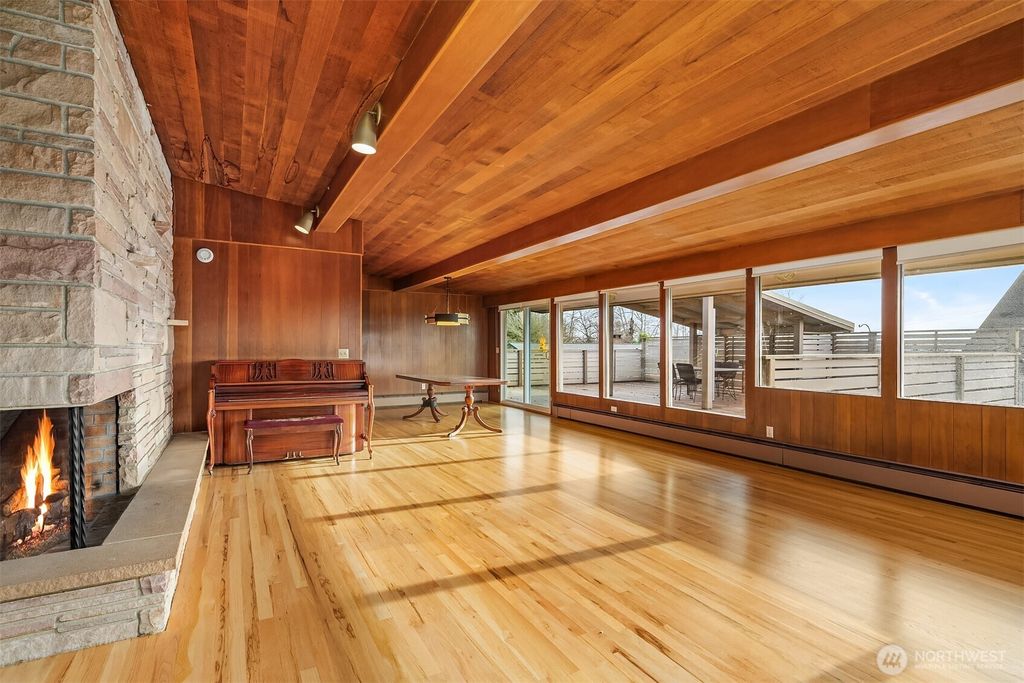 Photo of 452 11th Street, Blaine, WA 98230 (MLS # 2460422)