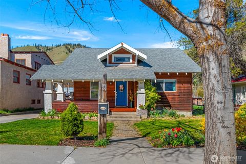 Photo of 417 Cottage Avenue, Cashmere, WA 98815 (MLS # 2509960)