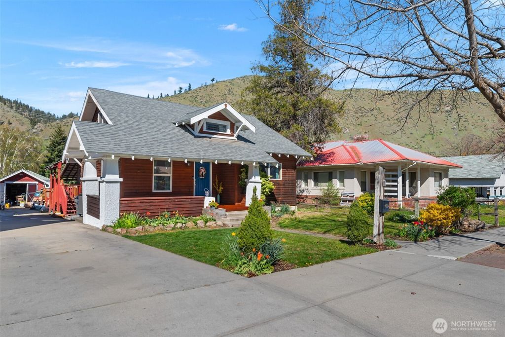 Photo of 417 Cottage Avenue, Cashmere, WA 98815 (MLS # 2509960)